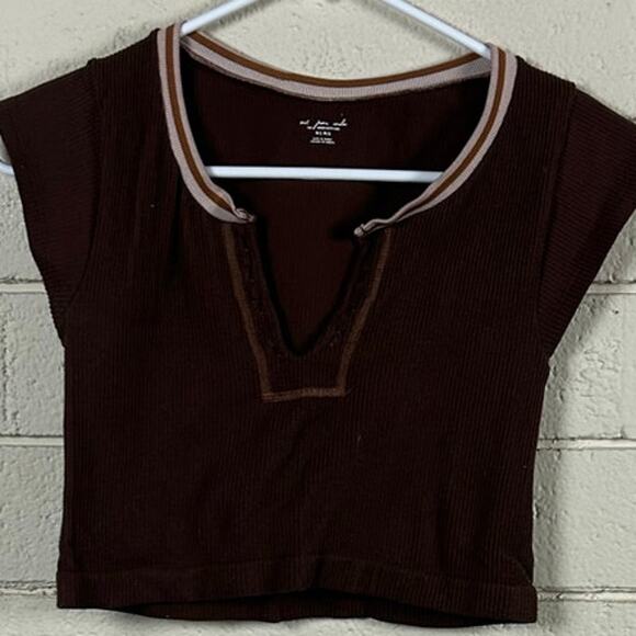 Urban Outfitters Brown Go for Gold Cropped Top size M/L - Picture 5 of 8